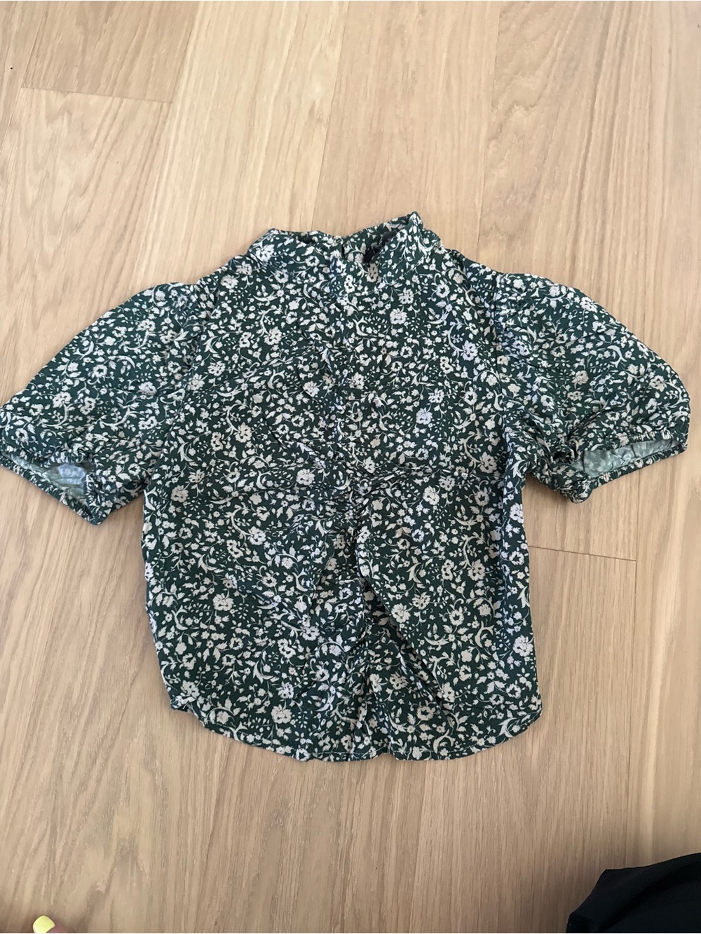 Zara Green and White Floral Short Sleeve Blouse